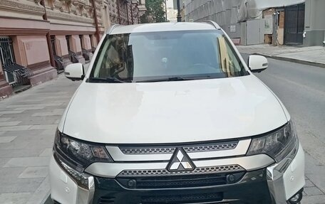 Mitsubishi Outlander III рестайлинг 3, 2021 год, 2 490 000 рублей, 10 фотография