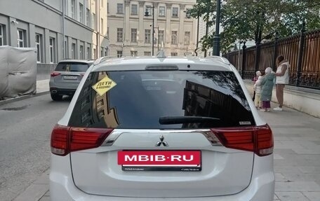 Mitsubishi Outlander III рестайлинг 3, 2021 год, 2 490 000 рублей, 5 фотография