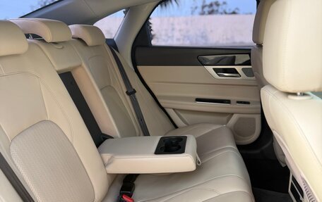 Jaguar XF II, 2017 год, 2 250 000 рублей, 29 фотография