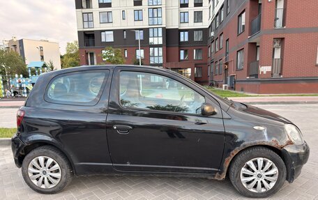 Toyota Yaris I рестайлинг, 2001 год, 200 000 рублей, 2 фотография