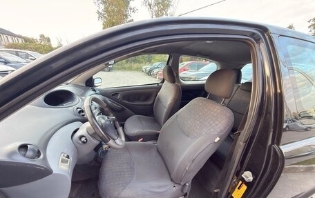 Toyota Yaris I рестайлинг, 2001 год, 200 000 рублей, 5 фотография