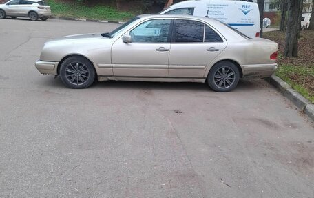 Mercedes-Benz E-Класс, 1997 год, 350 000 рублей, 4 фотография