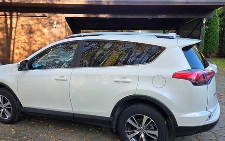 Toyota RAV4, 2018 год, 2 400 000 рублей, 2 фотография