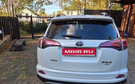 Toyota RAV4, 2018 год, 2 400 000 рублей, 3 фотография