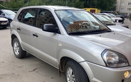 Hyundai Tucson III, 2008 год, 690 000 рублей, 2 фотография