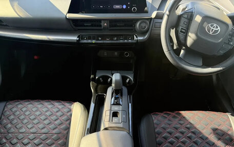 Toyota Prius IV XW50, 2023 год, 3 300 000 рублей, 18 фотография