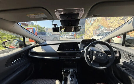 Toyota Prius IV XW50, 2023 год, 3 300 000 рублей, 17 фотография