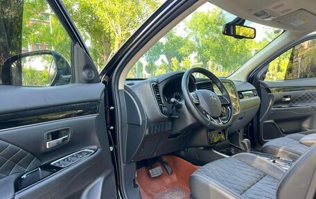 Mitsubishi Outlander III рестайлинг 3, 2022 год, 1 840 000 рублей, 7 фотография