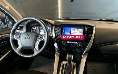 Mitsubishi Pajero Sport III рестайлинг, 2017 год, 2 899 000 рублей, 11 фотография