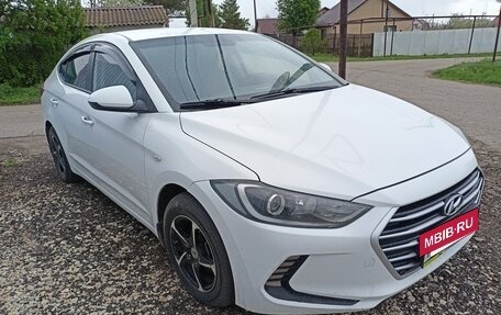 Hyundai Elantra VI рестайлинг, 2016 год, 949 999 рублей, 3 фотография