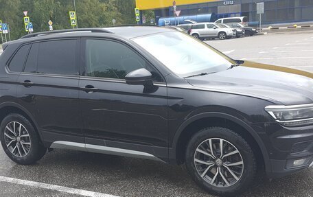 Volkswagen Tiguan II, 2019 год, 2 500 000 рублей, 3 фотография
