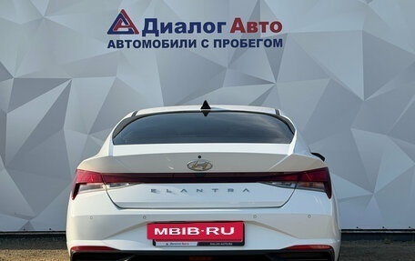 Hyundai Elantra, 2021 год, 1 950 000 рублей, 8 фотография
