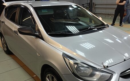 Hyundai Solaris II рестайлинг, 2014 год, 800 000 рублей, 4 фотография
