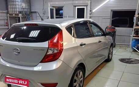 Hyundai Solaris II рестайлинг, 2014 год, 800 000 рублей, 2 фотография