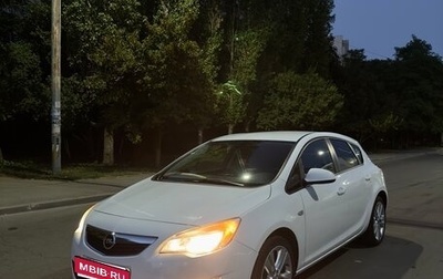 Opel Astra J, 2011 год, 620 000 рублей, 1 фотография