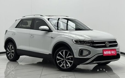 Volkswagen T-Roc I, 2023 год, 1 930 000 рублей, 1 фотография
