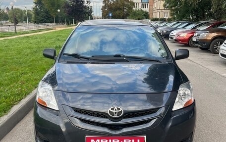 Toyota Yaris III рестайлинг, 2006 год, 700 000 рублей, 1 фотография