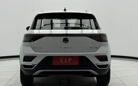 Volkswagen T-Roc I, 2023 год, 1 930 000 рублей, 5 фотография