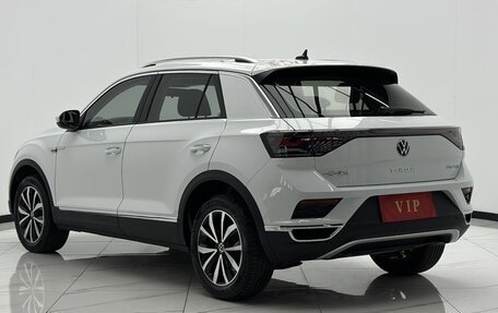 Volkswagen T-Roc I, 2023 год, 1 930 000 рублей, 4 фотография