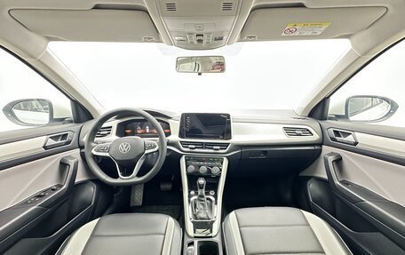 Volkswagen T-Roc I, 2023 год, 1 930 000 рублей, 7 фотография
