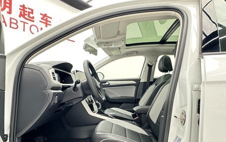 Volkswagen T-Roc I, 2023 год, 1 930 000 рублей, 8 фотография