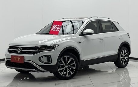 Volkswagen T-Roc I, 2023 год, 1 930 000 рублей, 3 фотография