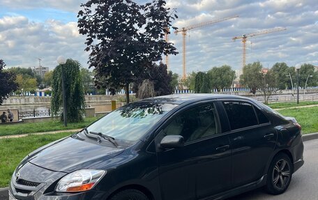 Toyota Yaris III рестайлинг, 2006 год, 700 000 рублей, 2 фотография
