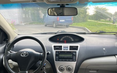 Toyota Yaris III рестайлинг, 2006 год, 700 000 рублей, 6 фотография