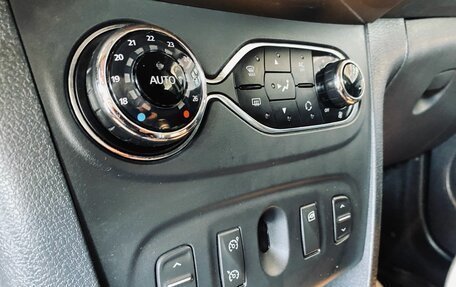 Renault Sandero II рестайлинг, 2015 год, 983 000 рублей, 18 фотография