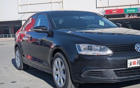 Volkswagen Jetta VI, 2014 год, 1 100 000 рублей, 2 фотография