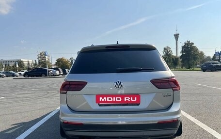 Volkswagen Tiguan II, 2017 год, 2 000 000 рублей, 3 фотография