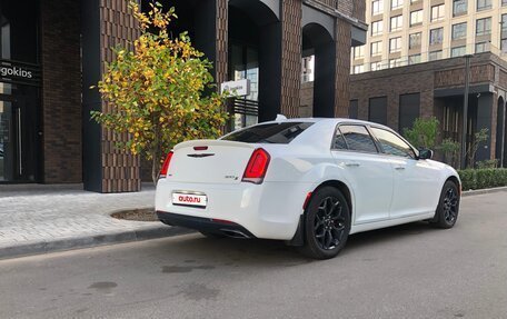 Chrysler 300C II, 2017 год, 2 600 000 рублей, 3 фотография