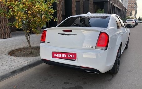 Chrysler 300C II, 2017 год, 2 600 000 рублей, 2 фотография