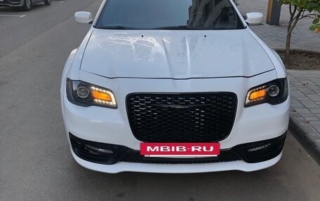 Chrysler 300C II, 2017 год, 2 600 000 рублей, 4 фотография