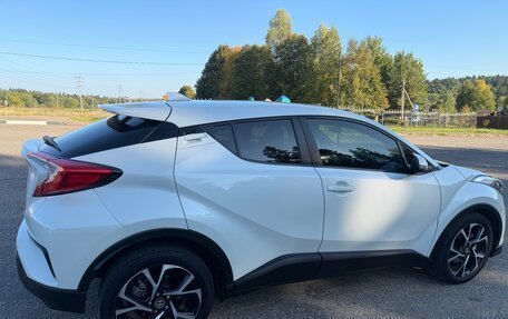 Toyota C-HR I рестайлинг, 2019 год, 2 100 000 рублей, 2 фотография