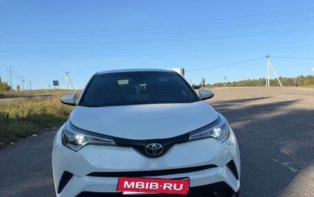 Toyota C-HR I рестайлинг, 2019 год, 2 100 000 рублей, 4 фотография