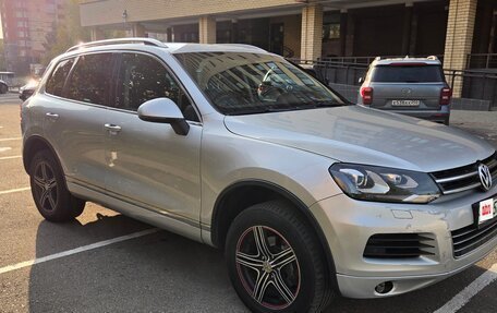 Volkswagen Touareg III, 2010 год, 1 900 000 рублей, 2 фотография