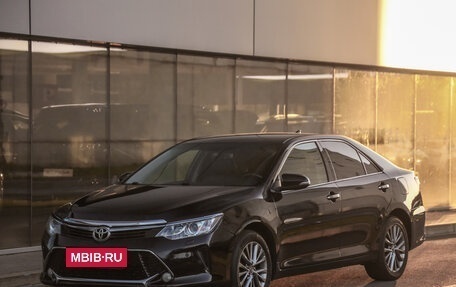 Toyota Camry, 2016 год, 1 899 000 рублей, 3 фотография