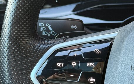 Volkswagen Golf VIII, 2020 год, 2 690 000 рублей, 34 фотография