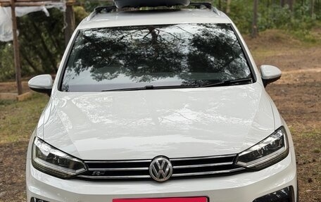 Volkswagen Touran III, 2017 год, 1 950 000 рублей, 3 фотография