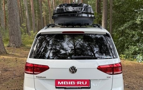 Volkswagen Touran III, 2017 год, 1 950 000 рублей, 4 фотография