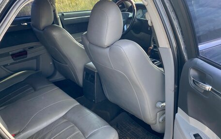 Chrysler 300C II, 2005 год, 700 000 рублей, 4 фотография