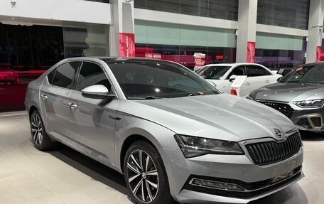 Skoda Superb III рестайлинг, 2023 год, 1 780 000 рублей, 3 фотография