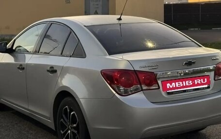 Chevrolet Cruze II, 2010 год, 720 000 рублей, 4 фотография