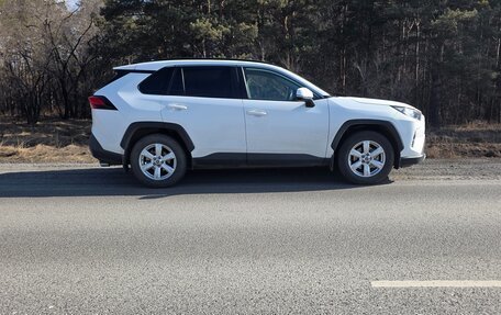 Toyota RAV4, 2020 год, 3 100 000 рублей, 2 фотография