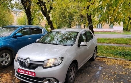 Renault Logan II, 2017 год, 1 000 000 рублей, 2 фотография