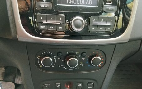 Renault Logan II, 2017 год, 1 000 000 рублей, 8 фотография