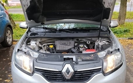 Renault Logan II, 2017 год, 1 000 000 рублей, 7 фотография
