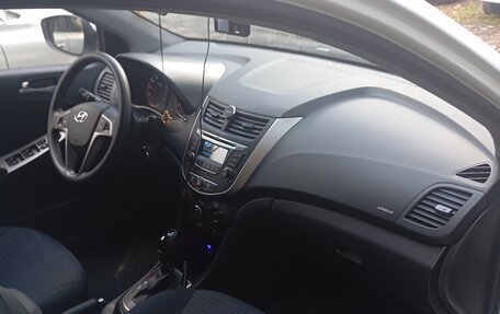 Hyundai Solaris II рестайлинг, 2015 год, 1 480 000 рублей, 4 фотография