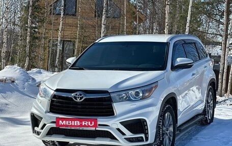 Toyota Highlander III, 2015 год, 3 000 000 рублей, 2 фотография